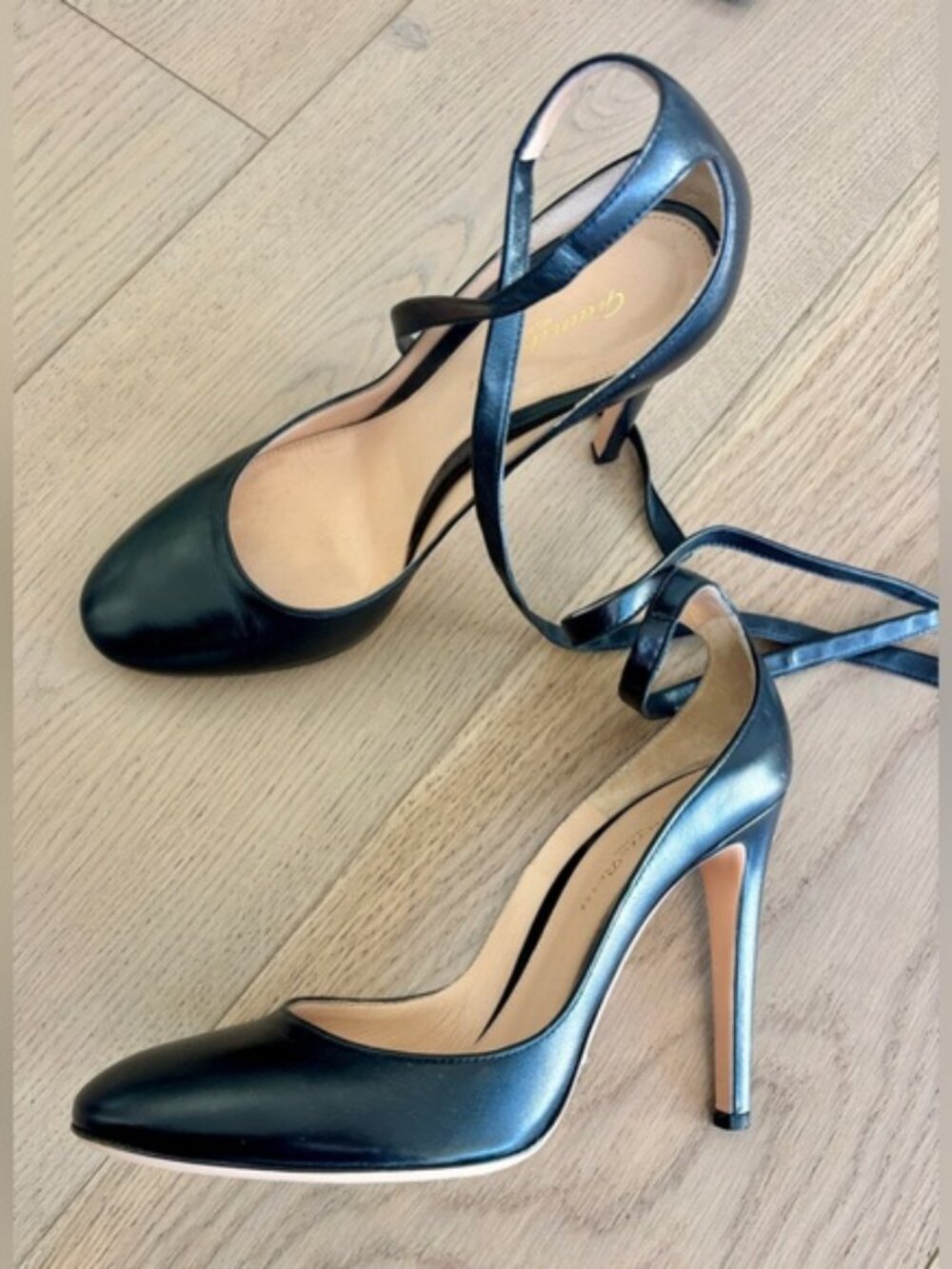 Gianvito Rossi Black Leather Pointed Toe Pumps 85mm Classic Size 39